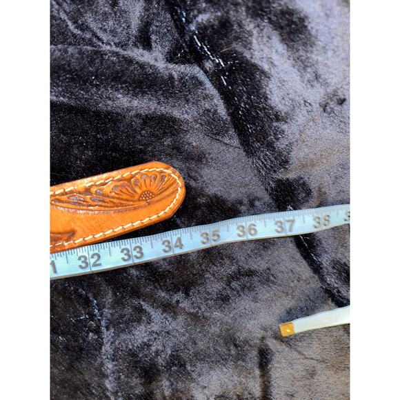 VINTAGE UNISEX DEADSTOCK CALDWELL TOOLED LEATHER BELT W/ NATIVE BEADED BUCKLE - Picture 7 of 8